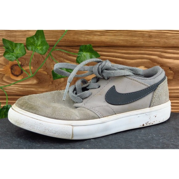 Nike Toddler Boys‎ 10.5 Medium Gray Running Leather - Picture 1 of 7